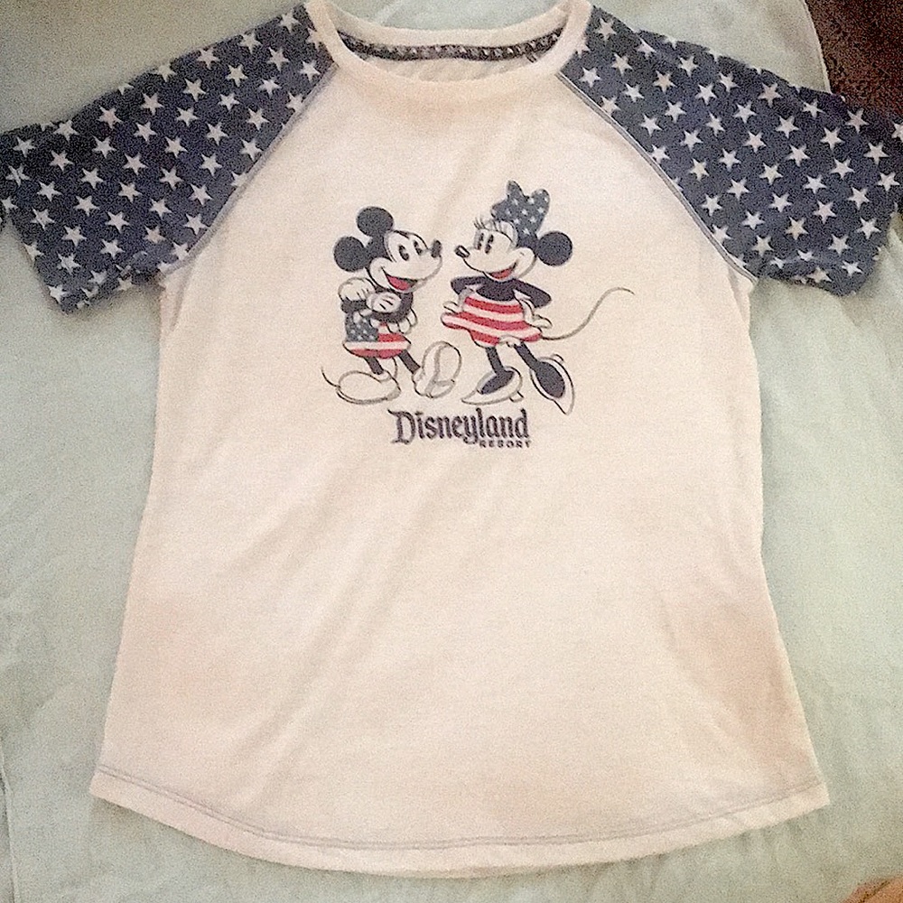 DISNEYLAND RESORT TEE ADORABLE!
